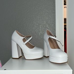 WHITE CHUNKY PLATFORM